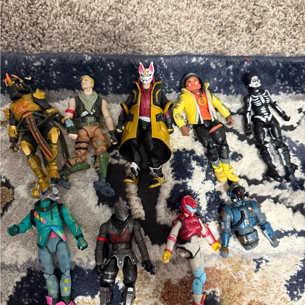 Fortnite small Action Figure Set with Multicolor Outfits